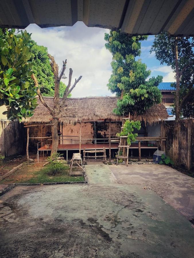 Naga Hostel & Cafe ターケーク エクステリア 写真